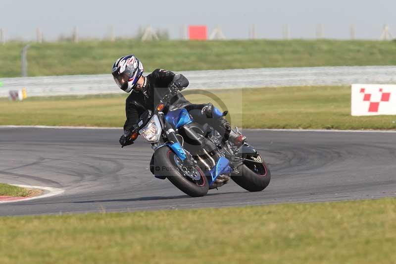 Motorcycle action photographs;Trackday digital images;event digital images;eventdigitalimages;no limits trackday;peter wileman photography;snetterton;snetterton circuit norfolk;snetterton photographs;trackday;trackday photos
