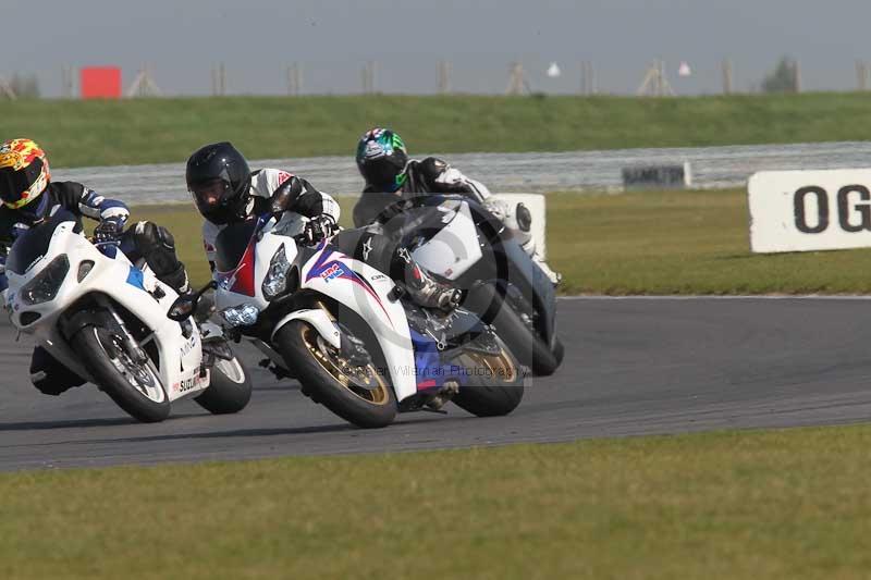 Motorcycle action photographs;Trackday digital images;event digital images;eventdigitalimages;no limits trackday;peter wileman photography;snetterton;snetterton circuit norfolk;snetterton photographs;trackday;trackday photos
