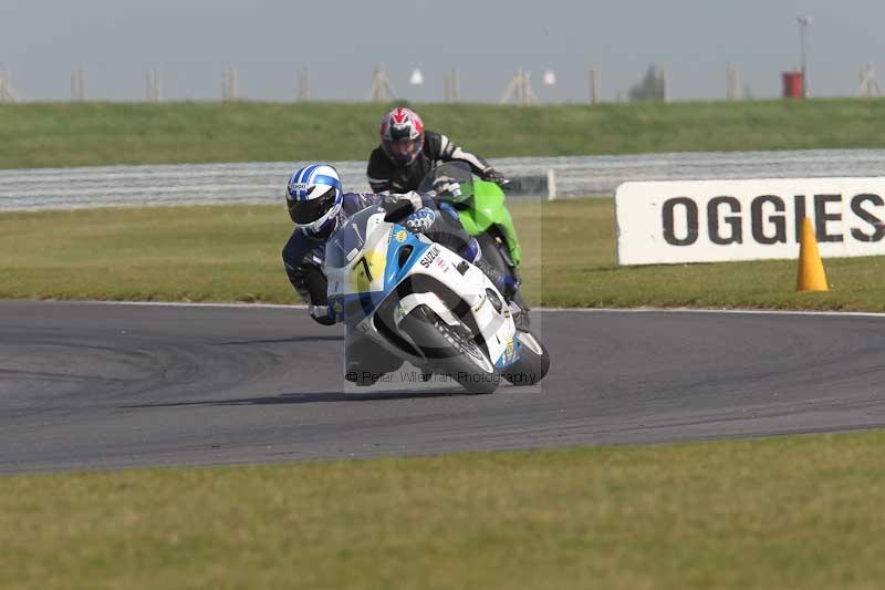 Motorcycle action photographs;Trackday digital images;event digital images;eventdigitalimages;no limits trackday;peter wileman photography;snetterton;snetterton circuit norfolk;snetterton photographs;trackday;trackday photos