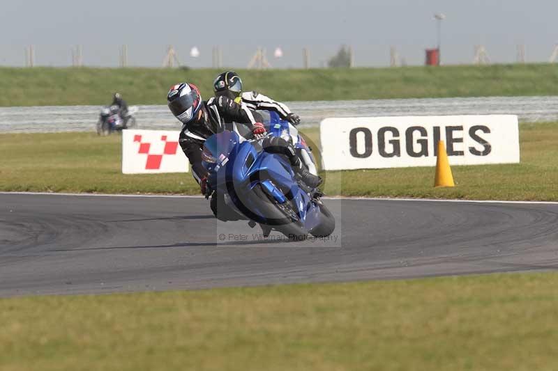 Motorcycle action photographs;Trackday digital images;event digital images;eventdigitalimages;no limits trackday;peter wileman photography;snetterton;snetterton circuit norfolk;snetterton photographs;trackday;trackday photos