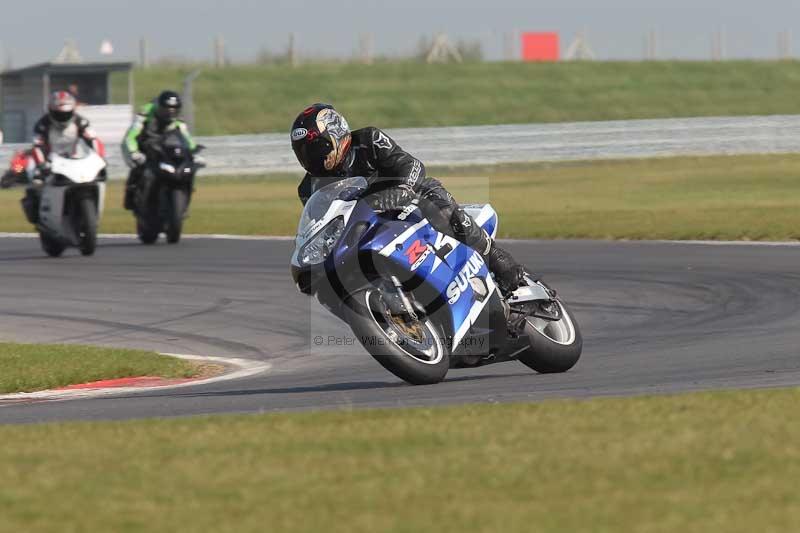 Motorcycle action photographs;Trackday digital images;event digital images;eventdigitalimages;no limits trackday;peter wileman photography;snetterton;snetterton circuit norfolk;snetterton photographs;trackday;trackday photos