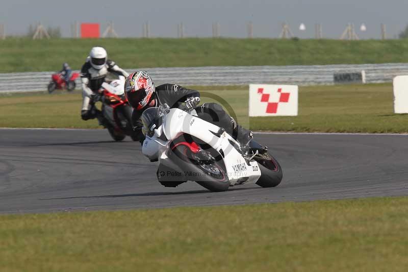 Motorcycle action photographs;Trackday digital images;event digital images;eventdigitalimages;no limits trackday;peter wileman photography;snetterton;snetterton circuit norfolk;snetterton photographs;trackday;trackday photos