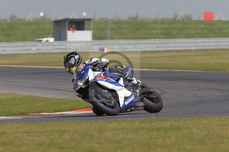 Motorcycle action photographs;Trackday digital images;event digital images;eventdigitalimages;no limits trackday;peter wileman photography;snetterton;snetterton circuit norfolk;snetterton photographs;trackday;trackday photos