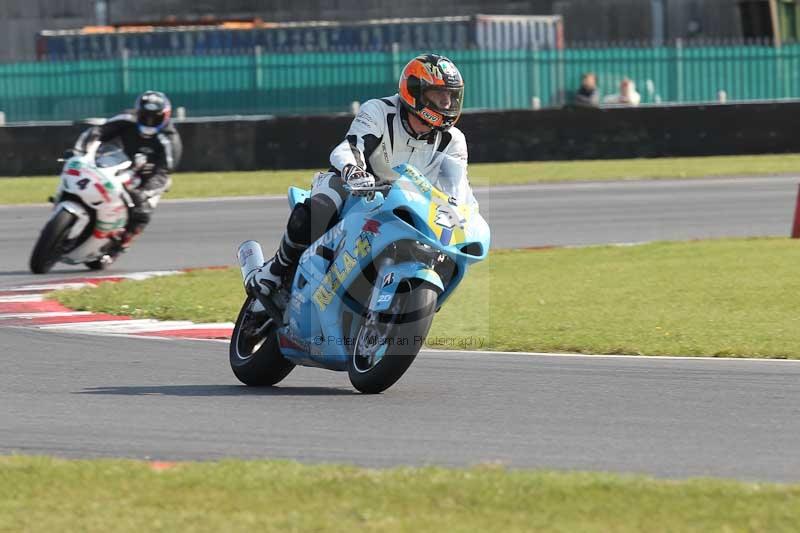 Motorcycle action photographs;Trackday digital images;event digital images;eventdigitalimages;no limits trackday;peter wileman photography;snetterton;snetterton circuit norfolk;snetterton photographs;trackday;trackday photos