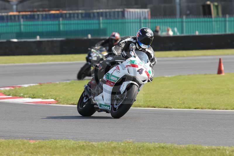 Motorcycle action photographs;Trackday digital images;event digital images;eventdigitalimages;no limits trackday;peter wileman photography;snetterton;snetterton circuit norfolk;snetterton photographs;trackday;trackday photos