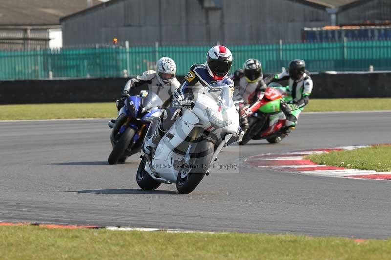 Motorcycle action photographs;Trackday digital images;event digital images;eventdigitalimages;no limits trackday;peter wileman photography;snetterton;snetterton circuit norfolk;snetterton photographs;trackday;trackday photos