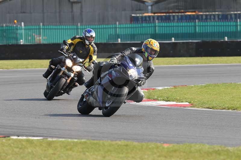 Motorcycle action photographs;Trackday digital images;event digital images;eventdigitalimages;no limits trackday;peter wileman photography;snetterton;snetterton circuit norfolk;snetterton photographs;trackday;trackday photos