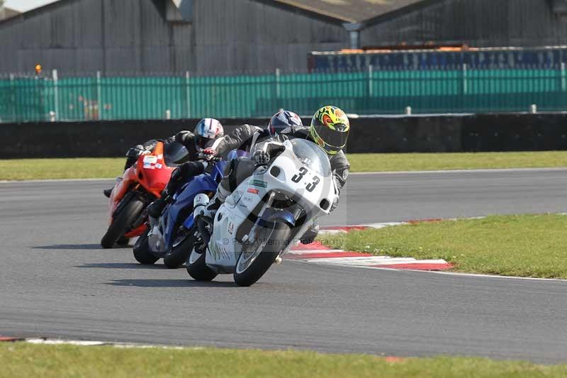 Motorcycle action photographs;Trackday digital images;event digital images;eventdigitalimages;no limits trackday;peter wileman photography;snetterton;snetterton circuit norfolk;snetterton photographs;trackday;trackday photos