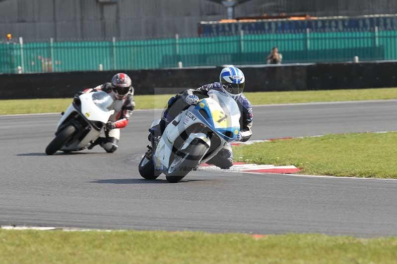 Motorcycle action photographs;Trackday digital images;event digital images;eventdigitalimages;no limits trackday;peter wileman photography;snetterton;snetterton circuit norfolk;snetterton photographs;trackday;trackday photos