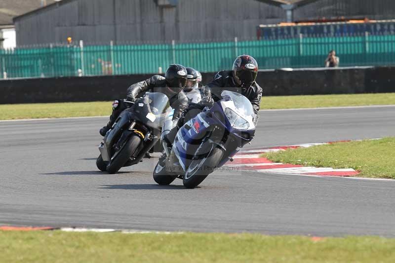 Motorcycle action photographs;Trackday digital images;event digital images;eventdigitalimages;no limits trackday;peter wileman photography;snetterton;snetterton circuit norfolk;snetterton photographs;trackday;trackday photos