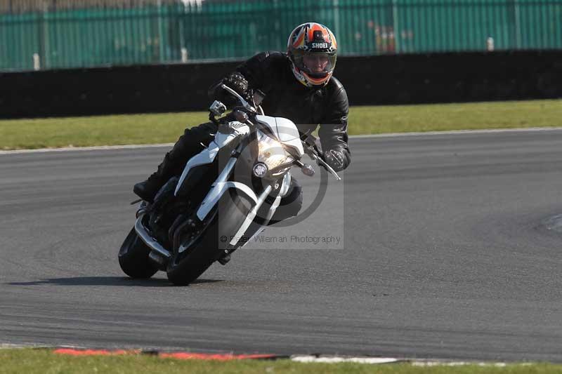 Motorcycle action photographs;Trackday digital images;event digital images;eventdigitalimages;no limits trackday;peter wileman photography;snetterton;snetterton circuit norfolk;snetterton photographs;trackday;trackday photos