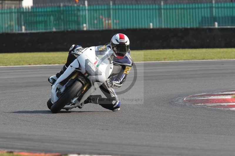 Motorcycle action photographs;Trackday digital images;event digital images;eventdigitalimages;no limits trackday;peter wileman photography;snetterton;snetterton circuit norfolk;snetterton photographs;trackday;trackday photos
