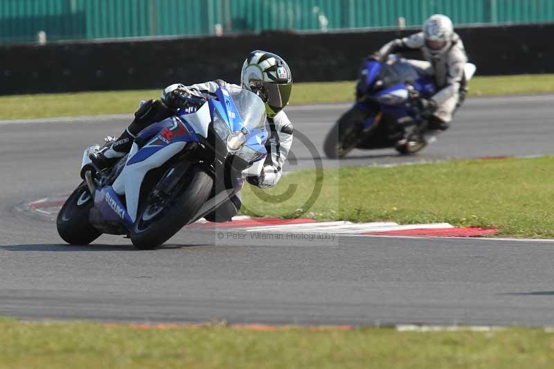 Motorcycle action photographs;Trackday digital images;event digital images;eventdigitalimages;no limits trackday;peter wileman photography;snetterton;snetterton circuit norfolk;snetterton photographs;trackday;trackday photos