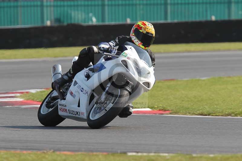 Motorcycle action photographs;Trackday digital images;event digital images;eventdigitalimages;no limits trackday;peter wileman photography;snetterton;snetterton circuit norfolk;snetterton photographs;trackday;trackday photos