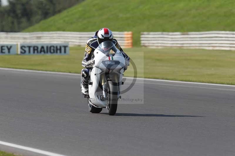 Motorcycle action photographs;Trackday digital images;event digital images;eventdigitalimages;no limits trackday;peter wileman photography;snetterton;snetterton circuit norfolk;snetterton photographs;trackday;trackday photos