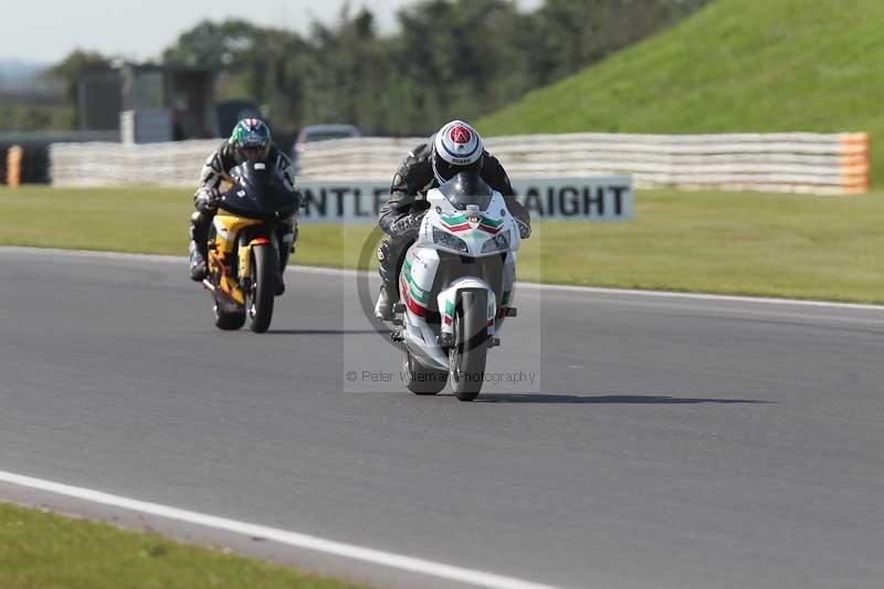 Motorcycle action photographs;Trackday digital images;event digital images;eventdigitalimages;no limits trackday;peter wileman photography;snetterton;snetterton circuit norfolk;snetterton photographs;trackday;trackday photos