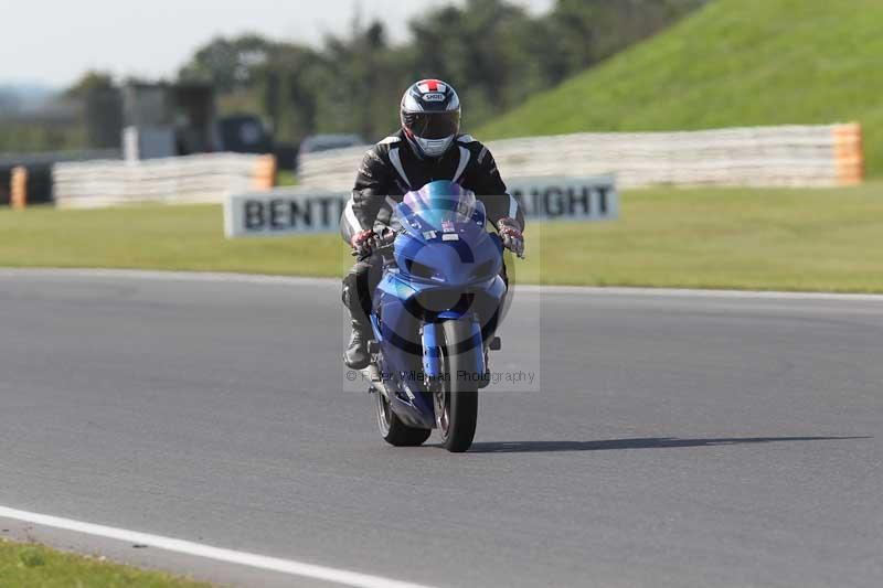 Motorcycle action photographs;Trackday digital images;event digital images;eventdigitalimages;no limits trackday;peter wileman photography;snetterton;snetterton circuit norfolk;snetterton photographs;trackday;trackday photos