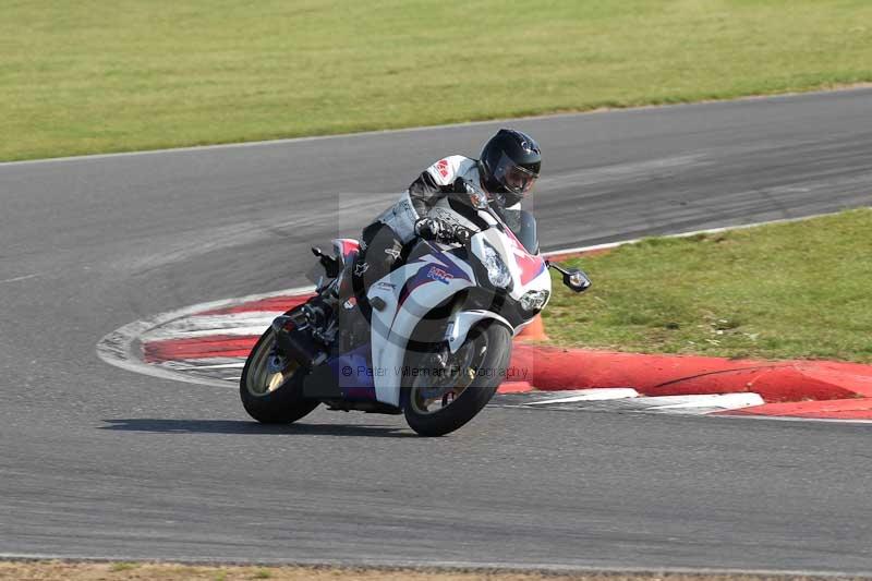 Motorcycle action photographs;Trackday digital images;event digital images;eventdigitalimages;no limits trackday;peter wileman photography;snetterton;snetterton circuit norfolk;snetterton photographs;trackday;trackday photos