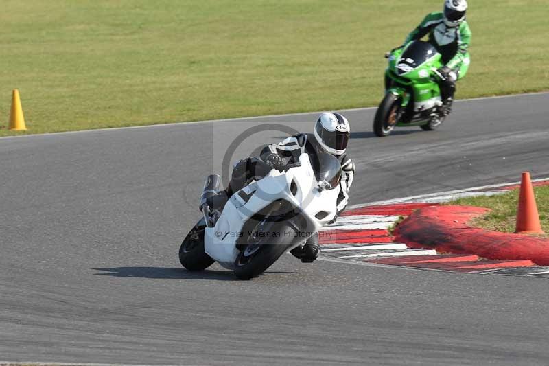 Motorcycle action photographs;Trackday digital images;event digital images;eventdigitalimages;no limits trackday;peter wileman photography;snetterton;snetterton circuit norfolk;snetterton photographs;trackday;trackday photos
