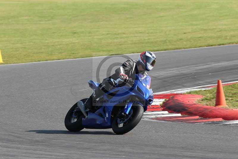 Motorcycle action photographs;Trackday digital images;event digital images;eventdigitalimages;no limits trackday;peter wileman photography;snetterton;snetterton circuit norfolk;snetterton photographs;trackday;trackday photos