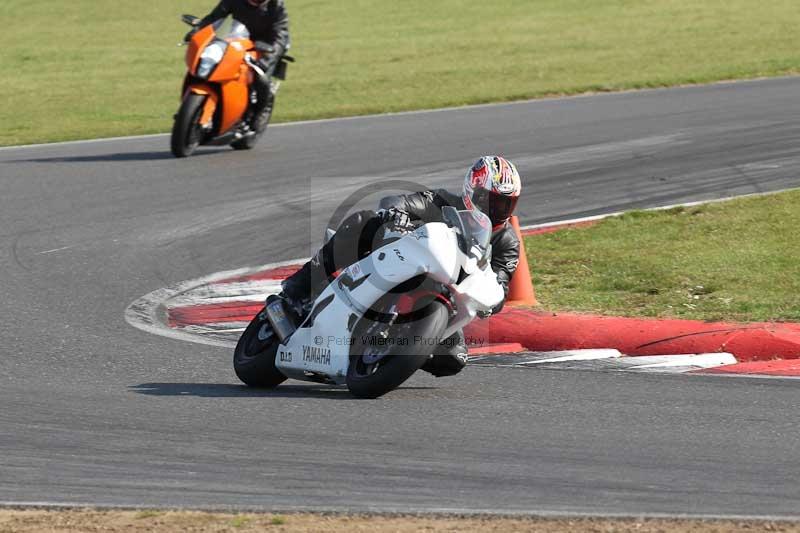 Motorcycle action photographs;Trackday digital images;event digital images;eventdigitalimages;no limits trackday;peter wileman photography;snetterton;snetterton circuit norfolk;snetterton photographs;trackday;trackday photos