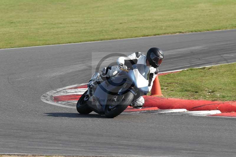 Motorcycle action photographs;Trackday digital images;event digital images;eventdigitalimages;no limits trackday;peter wileman photography;snetterton;snetterton circuit norfolk;snetterton photographs;trackday;trackday photos