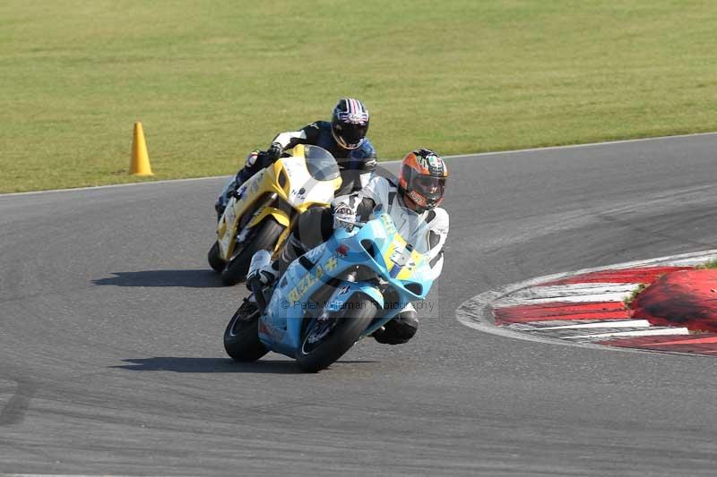 Motorcycle action photographs;Trackday digital images;event digital images;eventdigitalimages;no limits trackday;peter wileman photography;snetterton;snetterton circuit norfolk;snetterton photographs;trackday;trackday photos
