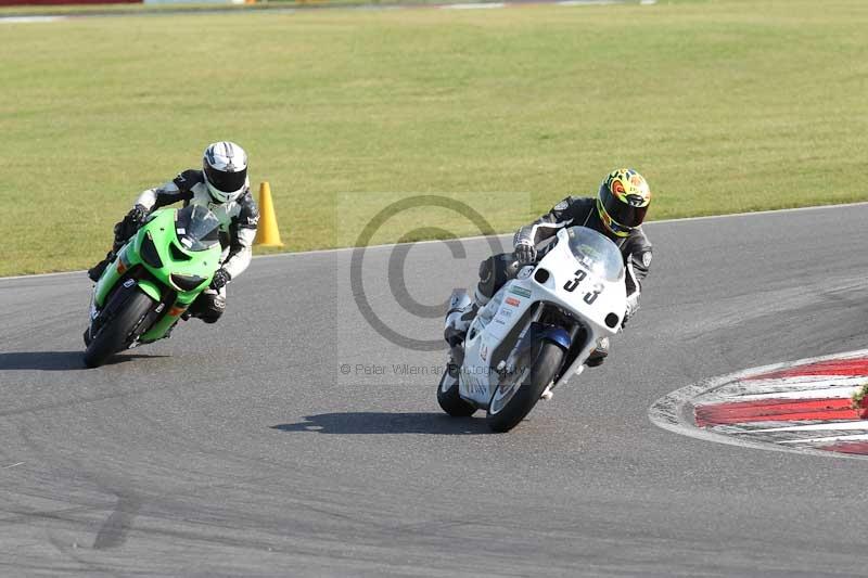 Motorcycle action photographs;Trackday digital images;event digital images;eventdigitalimages;no limits trackday;peter wileman photography;snetterton;snetterton circuit norfolk;snetterton photographs;trackday;trackday photos