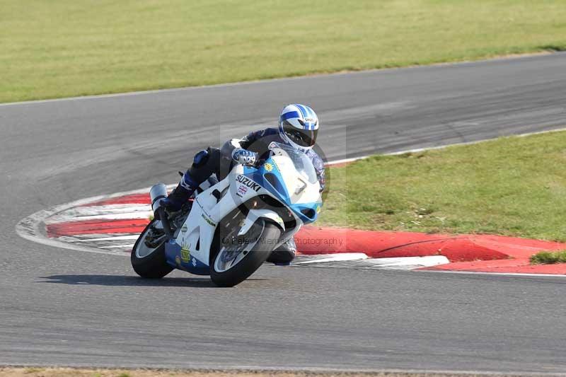 Motorcycle action photographs;Trackday digital images;event digital images;eventdigitalimages;no limits trackday;peter wileman photography;snetterton;snetterton circuit norfolk;snetterton photographs;trackday;trackday photos