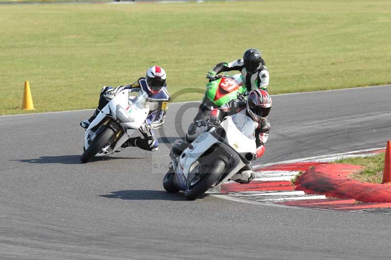 Motorcycle action photographs;Trackday digital images;event digital images;eventdigitalimages;no limits trackday;peter wileman photography;snetterton;snetterton circuit norfolk;snetterton photographs;trackday;trackday photos