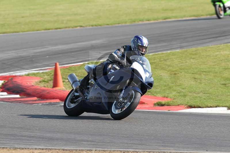 Motorcycle action photographs;Trackday digital images;event digital images;eventdigitalimages;no limits trackday;peter wileman photography;snetterton;snetterton circuit norfolk;snetterton photographs;trackday;trackday photos