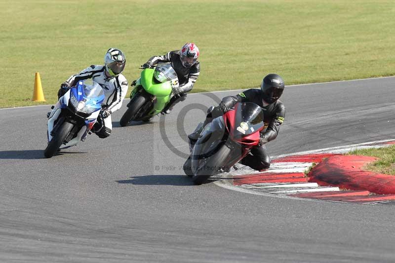 Motorcycle action photographs;Trackday digital images;event digital images;eventdigitalimages;no limits trackday;peter wileman photography;snetterton;snetterton circuit norfolk;snetterton photographs;trackday;trackday photos