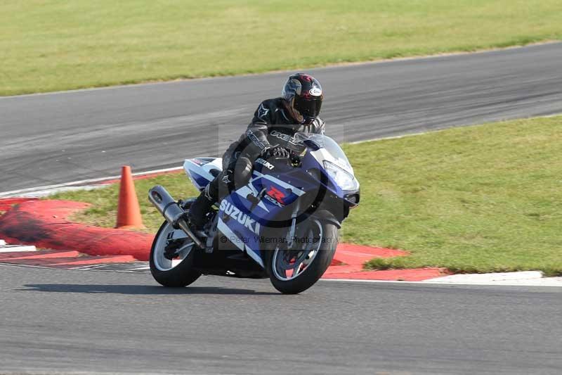Motorcycle action photographs;Trackday digital images;event digital images;eventdigitalimages;no limits trackday;peter wileman photography;snetterton;snetterton circuit norfolk;snetterton photographs;trackday;trackday photos