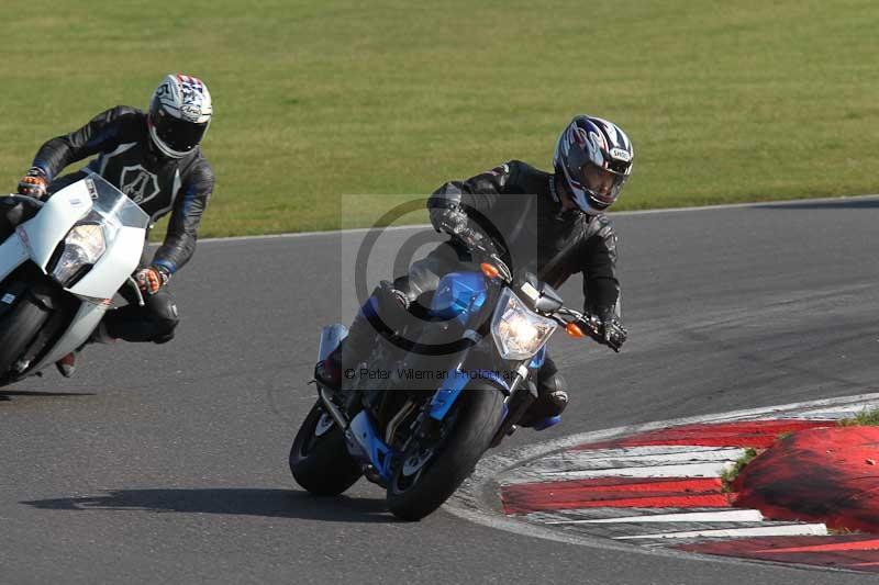Motorcycle action photographs;Trackday digital images;event digital images;eventdigitalimages;no limits trackday;peter wileman photography;snetterton;snetterton circuit norfolk;snetterton photographs;trackday;trackday photos