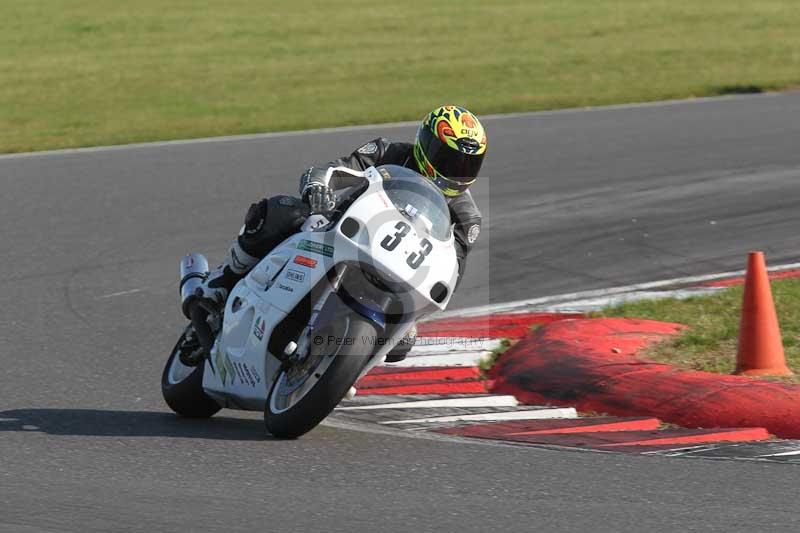 Motorcycle action photographs;Trackday digital images;event digital images;eventdigitalimages;no limits trackday;peter wileman photography;snetterton;snetterton circuit norfolk;snetterton photographs;trackday;trackday photos