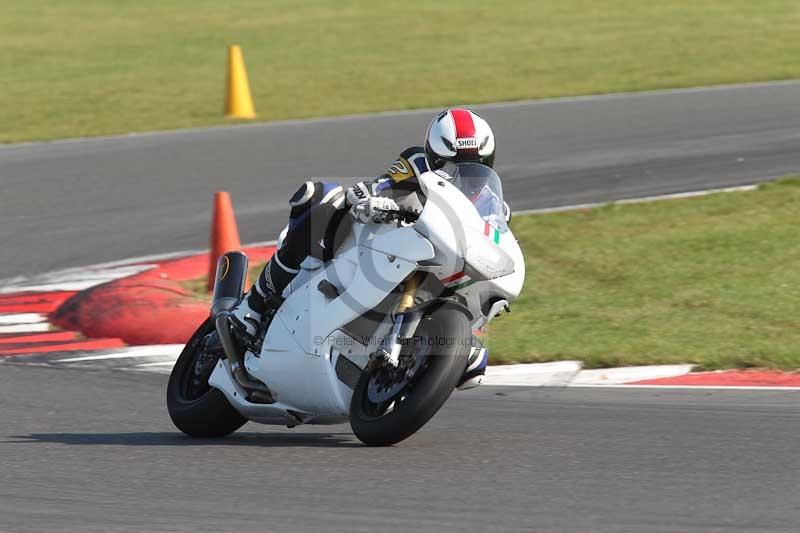 Motorcycle action photographs;Trackday digital images;event digital images;eventdigitalimages;no limits trackday;peter wileman photography;snetterton;snetterton circuit norfolk;snetterton photographs;trackday;trackday photos