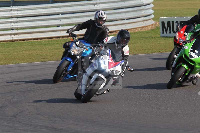 Motorcycle action photographs;Trackday digital images;event digital images;eventdigitalimages;no limits trackday;peter wileman photography;snetterton;snetterton circuit norfolk;snetterton photographs;trackday;trackday photos