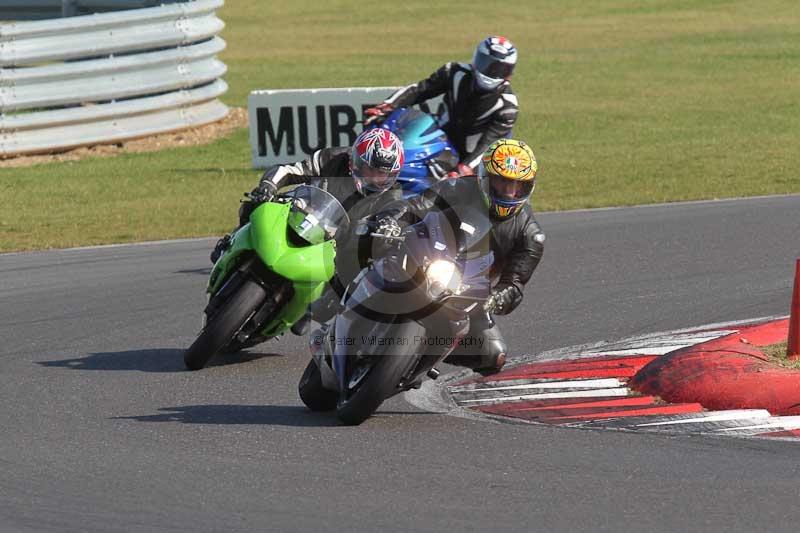 Motorcycle action photographs;Trackday digital images;event digital images;eventdigitalimages;no limits trackday;peter wileman photography;snetterton;snetterton circuit norfolk;snetterton photographs;trackday;trackday photos