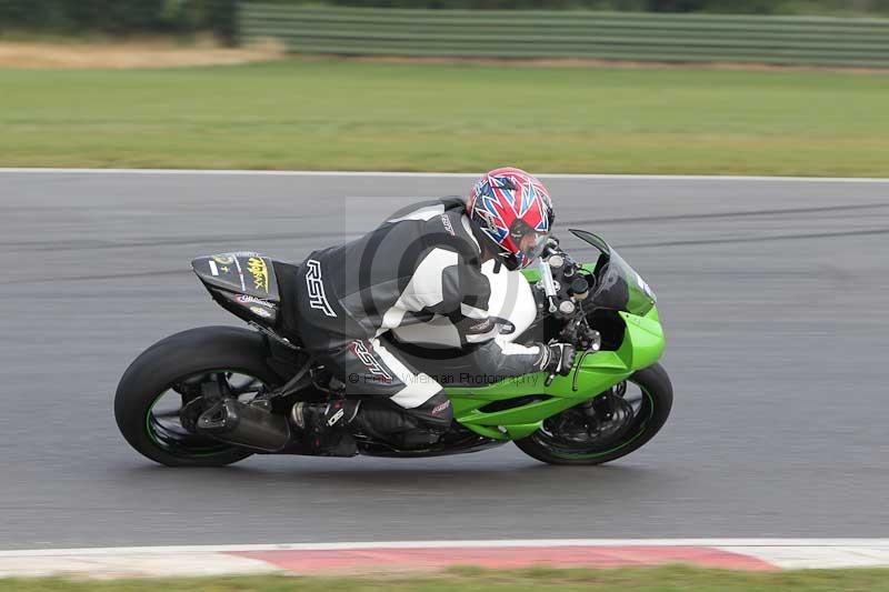 Motorcycle action photographs;Trackday digital images;event digital images;eventdigitalimages;no limits trackday;peter wileman photography;snetterton;snetterton circuit norfolk;snetterton photographs;trackday;trackday photos