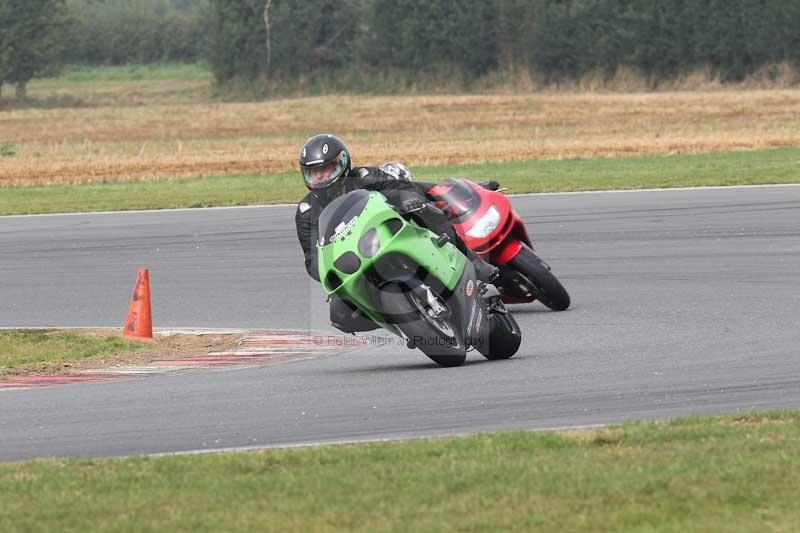 Motorcycle action photographs;Trackday digital images;event digital images;eventdigitalimages;no limits trackday;peter wileman photography;snetterton;snetterton circuit norfolk;snetterton photographs;trackday;trackday photos