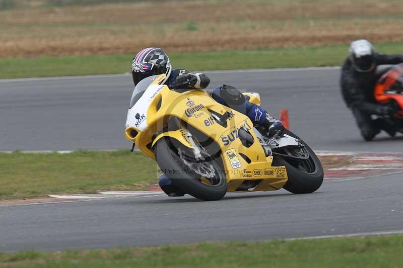Motorcycle action photographs;Trackday digital images;event digital images;eventdigitalimages;no limits trackday;peter wileman photography;snetterton;snetterton circuit norfolk;snetterton photographs;trackday;trackday photos