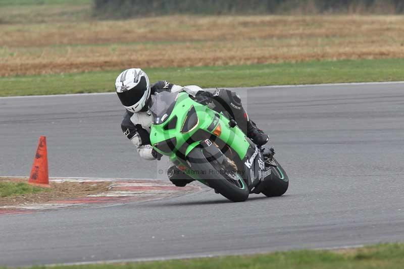 Motorcycle action photographs;Trackday digital images;event digital images;eventdigitalimages;no limits trackday;peter wileman photography;snetterton;snetterton circuit norfolk;snetterton photographs;trackday;trackday photos