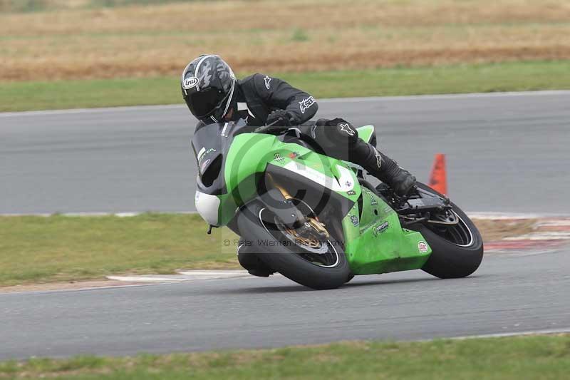 Motorcycle action photographs;Trackday digital images;event digital images;eventdigitalimages;no limits trackday;peter wileman photography;snetterton;snetterton circuit norfolk;snetterton photographs;trackday;trackday photos