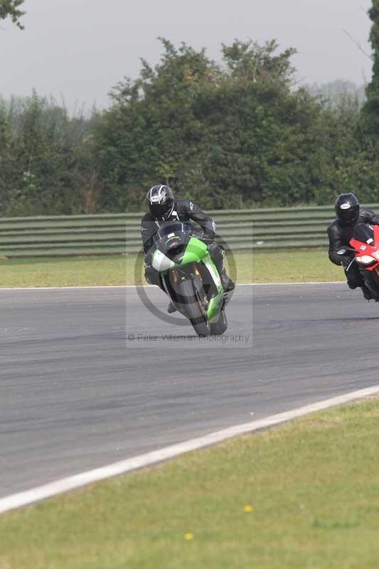 Motorcycle action photographs;Trackday digital images;event digital images;eventdigitalimages;no limits trackday;peter wileman photography;snetterton;snetterton circuit norfolk;snetterton photographs;trackday;trackday photos