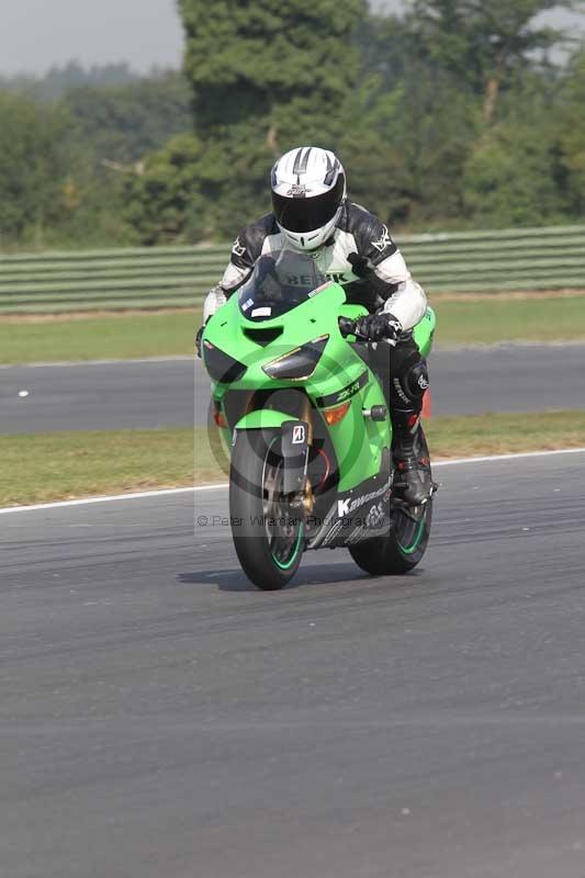 Motorcycle action photographs;Trackday digital images;event digital images;eventdigitalimages;no limits trackday;peter wileman photography;snetterton;snetterton circuit norfolk;snetterton photographs;trackday;trackday photos