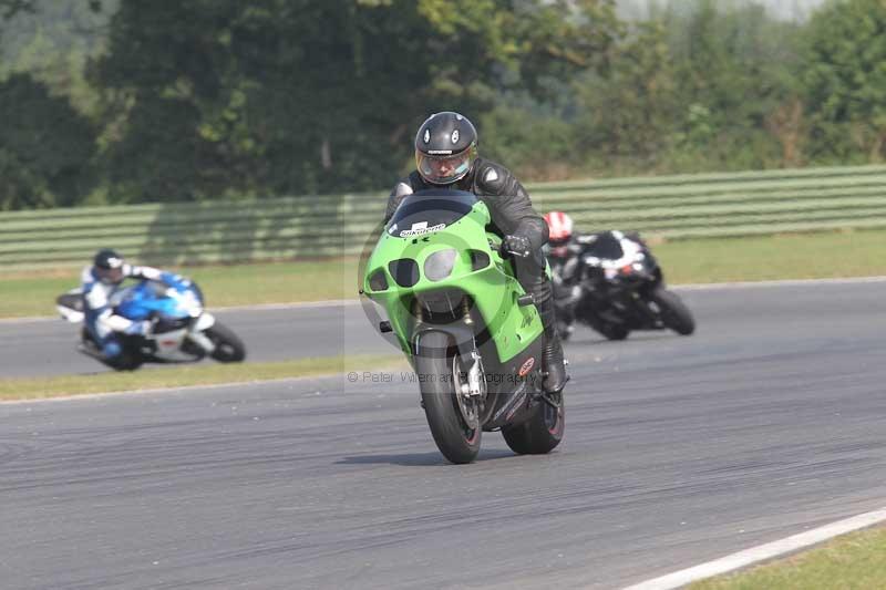 Motorcycle action photographs;Trackday digital images;event digital images;eventdigitalimages;no limits trackday;peter wileman photography;snetterton;snetterton circuit norfolk;snetterton photographs;trackday;trackday photos