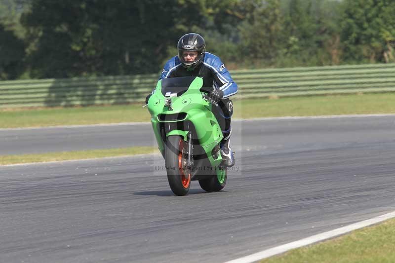 Motorcycle action photographs;Trackday digital images;event digital images;eventdigitalimages;no limits trackday;peter wileman photography;snetterton;snetterton circuit norfolk;snetterton photographs;trackday;trackday photos