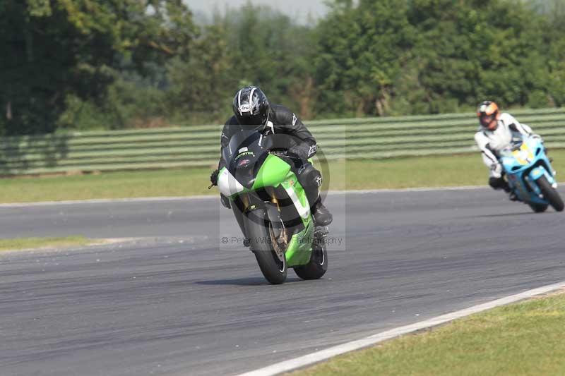 Motorcycle action photographs;Trackday digital images;event digital images;eventdigitalimages;no limits trackday;peter wileman photography;snetterton;snetterton circuit norfolk;snetterton photographs;trackday;trackday photos
