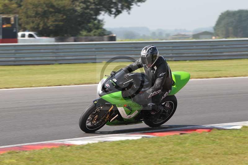 Motorcycle action photographs;Trackday digital images;event digital images;eventdigitalimages;no limits trackday;peter wileman photography;snetterton;snetterton circuit norfolk;snetterton photographs;trackday;trackday photos