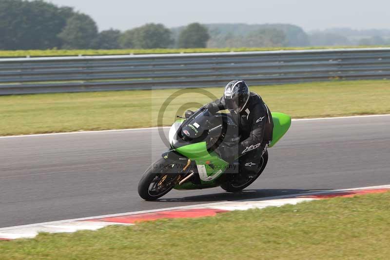 Motorcycle action photographs;Trackday digital images;event digital images;eventdigitalimages;no limits trackday;peter wileman photography;snetterton;snetterton circuit norfolk;snetterton photographs;trackday;trackday photos